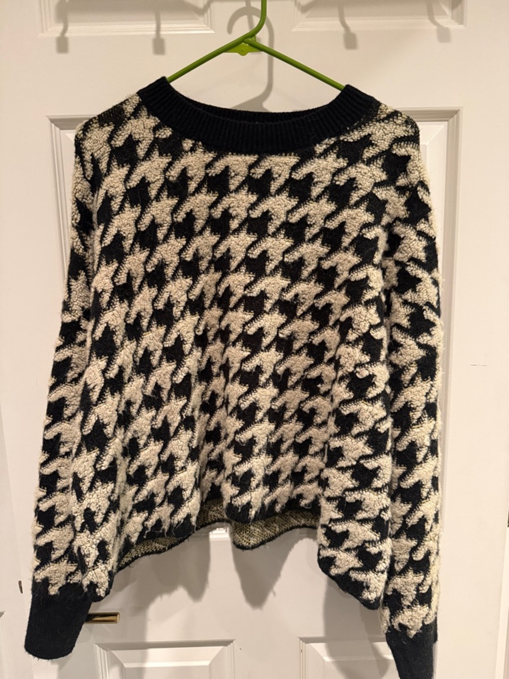 Cozy Houndstooth Black & Cream Women's Sweater
